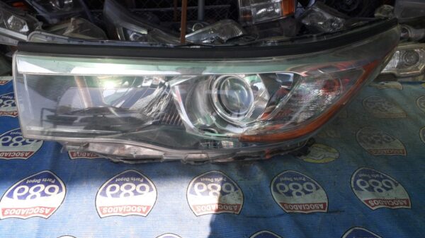 Highlander 2014-2016 Z-7078 foco izquierdo (Rack B-2) BODEGA