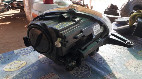 Beetle 12-17 B-2260 foco izquierdo (Rack D-1)