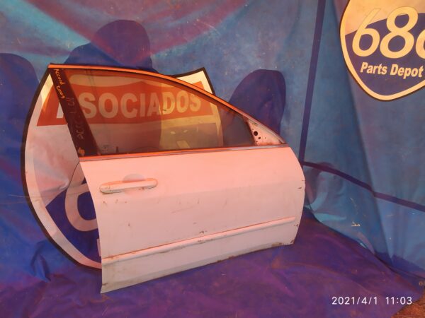 Honda Accord 2004 puerta derecha delantera