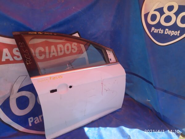 Ford Focus 2013 puerta derecha delantera