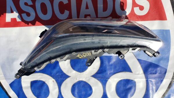 Rav4 2019-2020 foco izquierdo con detalle 02110 (Pared)