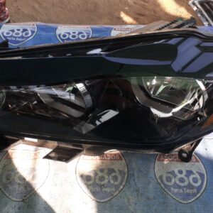 Jaguar XE 16-18 -L- B9046 foco izquierdo RACK B-3 BODEGA