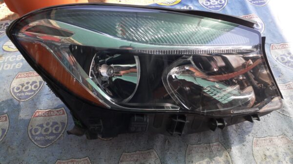 Mercedes GLA 250 15-19 B-2161  faro derecho (Rack A-1) BODEGA