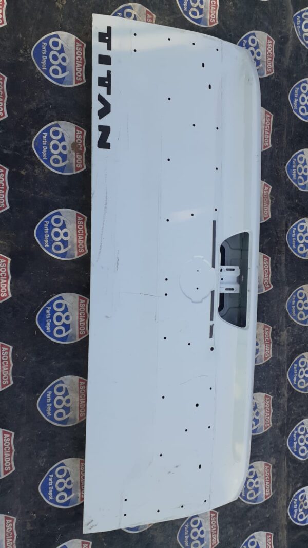 Titan 2019-2021 B-0260 Tapa de caja (Bodega)