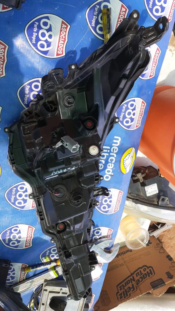 Corolla 2020 foco izquierdo F-7444 (Rack D-1)
