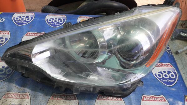 Prius C 12-14 B-3021 foco izquierdo (Rack B-R)