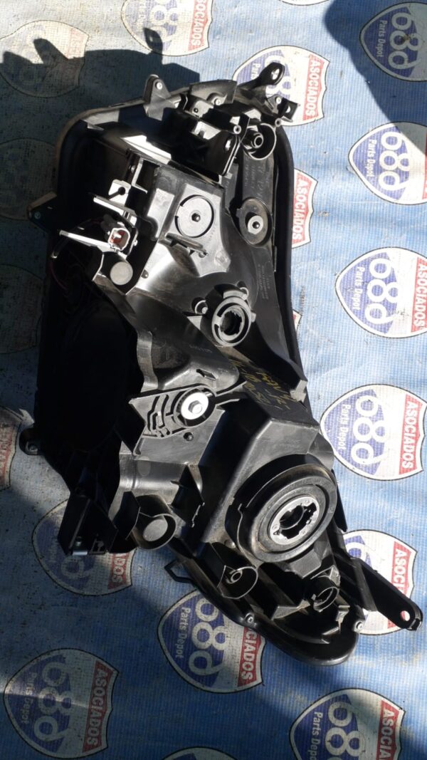 Rav4 16-18 -R- B-9052 foco derecho (Rack A-3) (BODEGA)