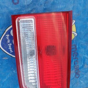Mica de cajuela Kia Sedona 15-16 -L-
