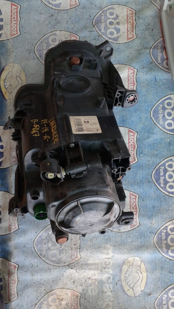 Cherokee 14-18 -R- B-5067 faro derecho