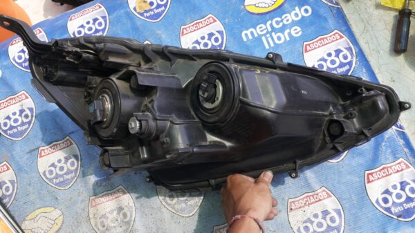 Prius C 12-14 B-3021 foco izquierdo (Rack B-R)