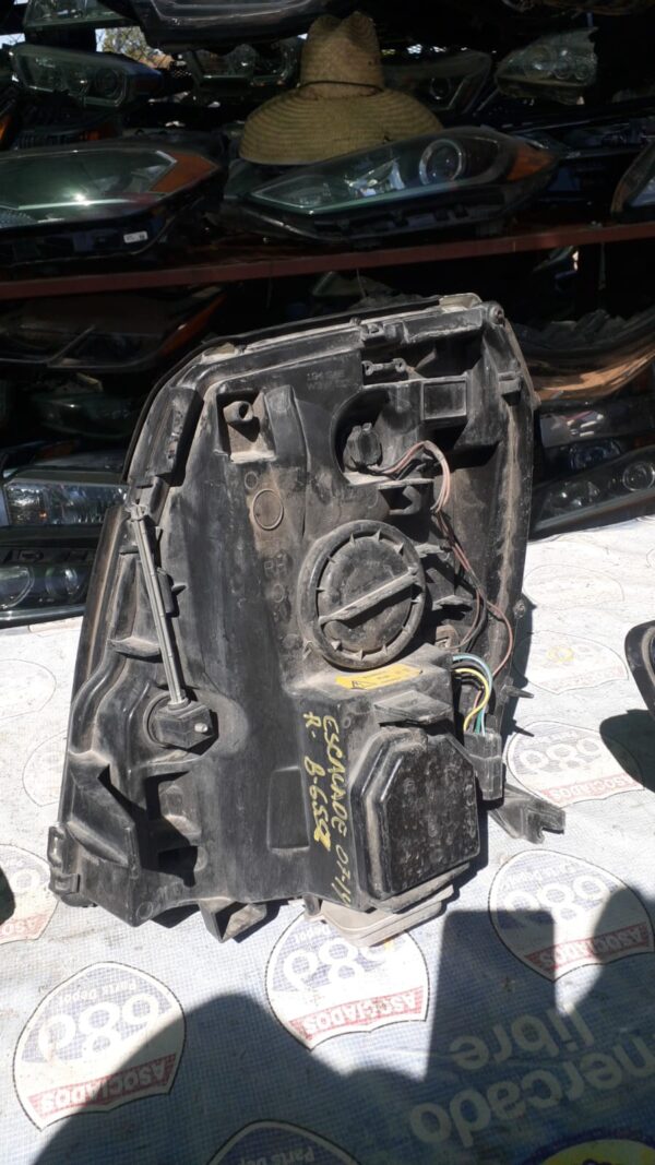 Escalade 07-14 -R- B-6552 foco derecho