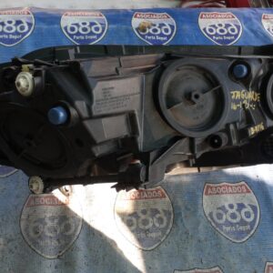 Jaguar XE 16-18 -L- B9046 foco izquierdo RACK B-3 BODEGA