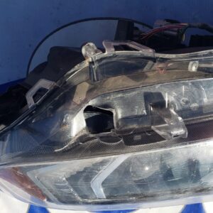 Rav4 2019-2020 foco izquierdo con detalle 02110 (Pared)