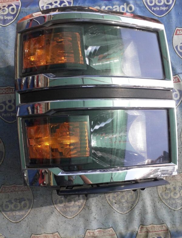 Silverado 14-15  B-2176 faro derecho