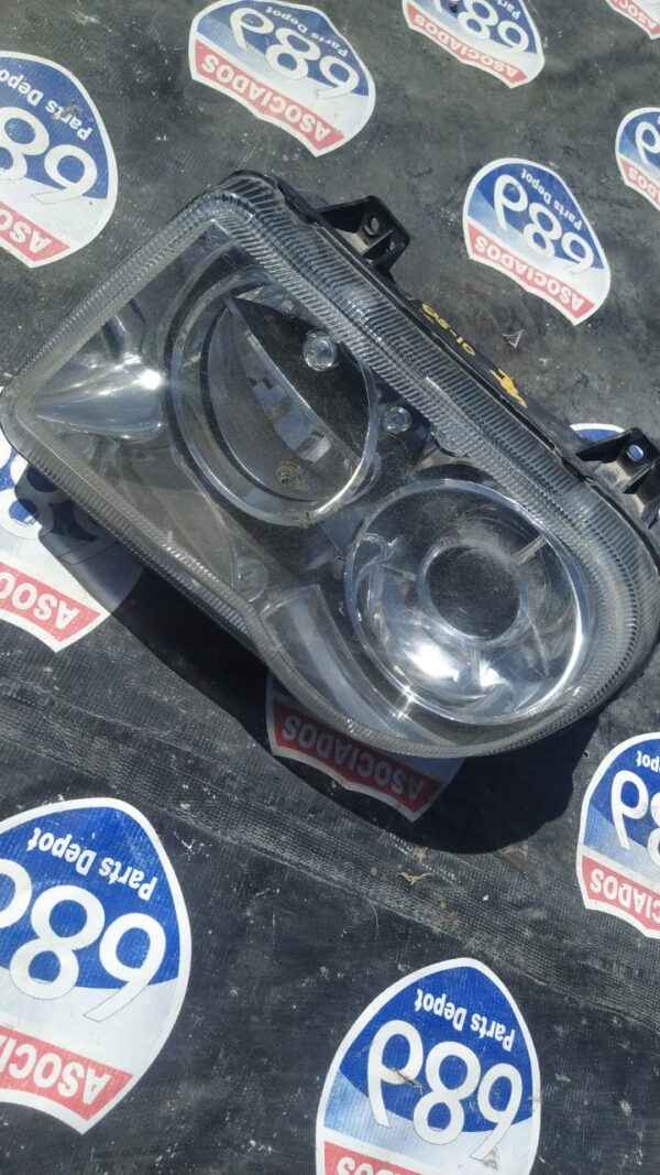 Chrysler 300 2005-2009 8 cilindros foco izquierdo lupa