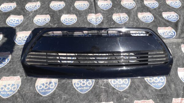 Corolla 17-18 B-2001 parrilla