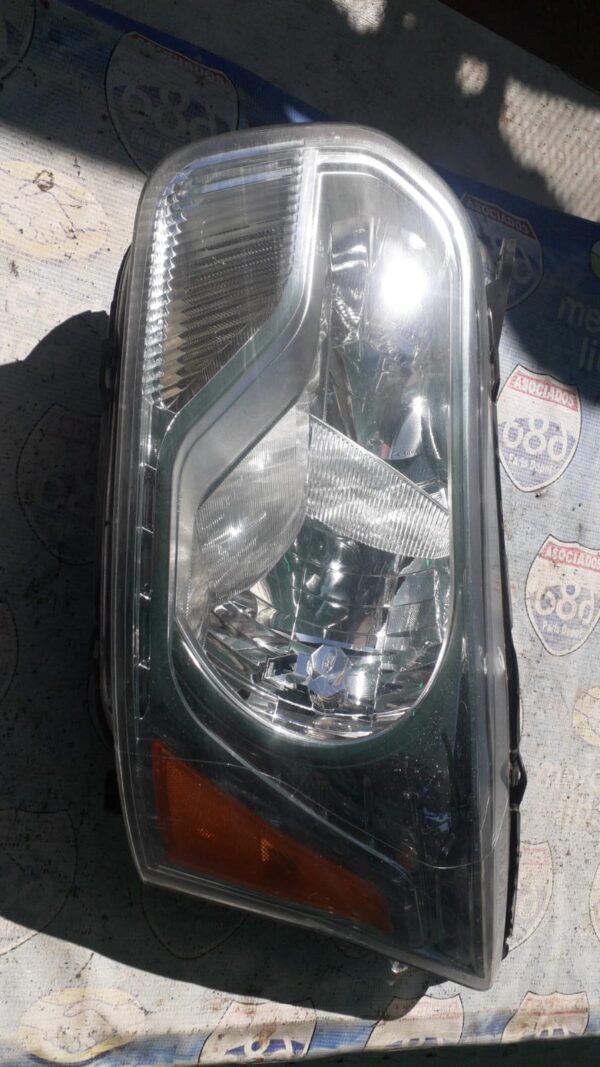 Ford transit 15-19 B-6550 foco izquierdo (Rack B-2) BODEGA