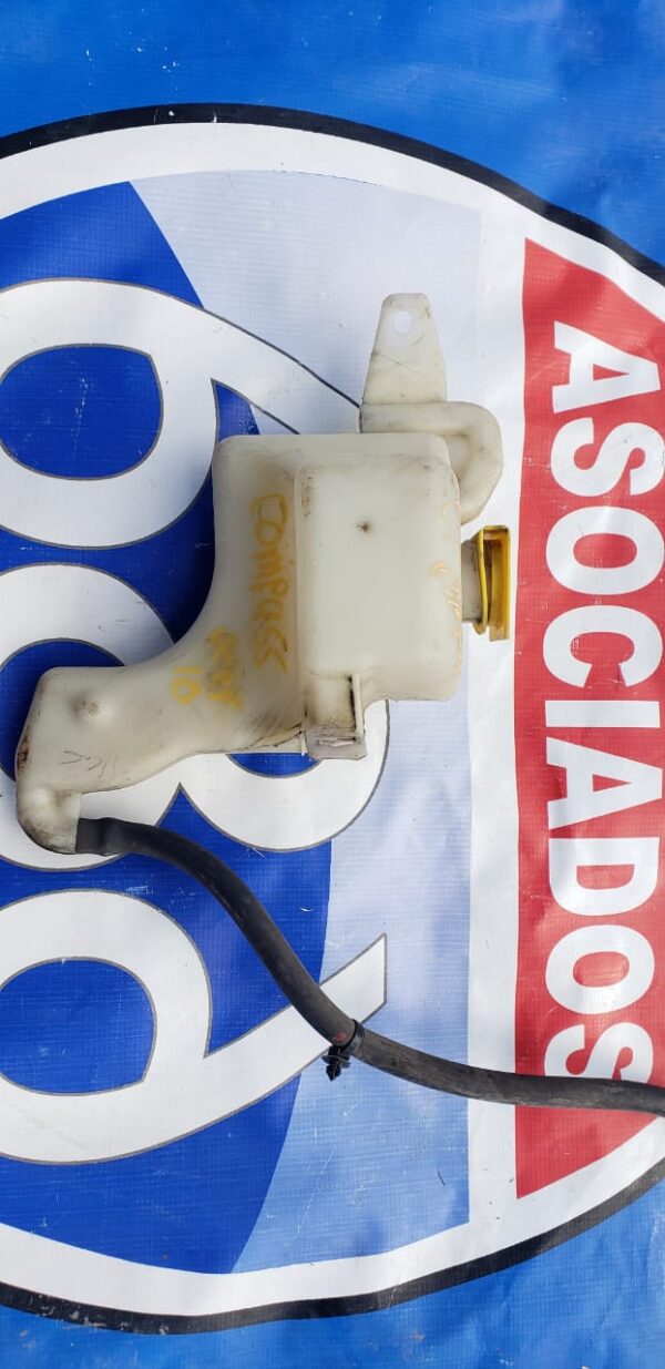 Jeep compass Deposito de agua (anticongelante)