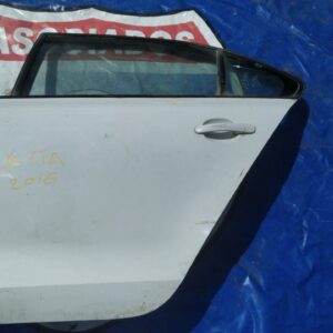Jetta 2016 puerta izquiera trasera