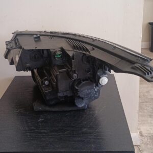 Kia Seltos 19-2021 derecho foco (Rack B-1)