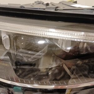 Mercedes class C s580 2021-2022 foco derecho (Rack C-4)