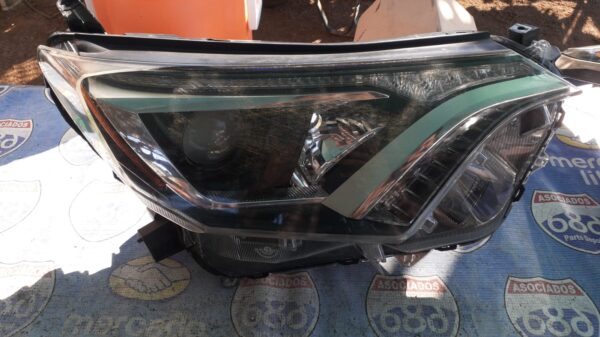 Rav4 16-18 -R- B-9052 foco derecho (Rack A-3) (BODEGA)
