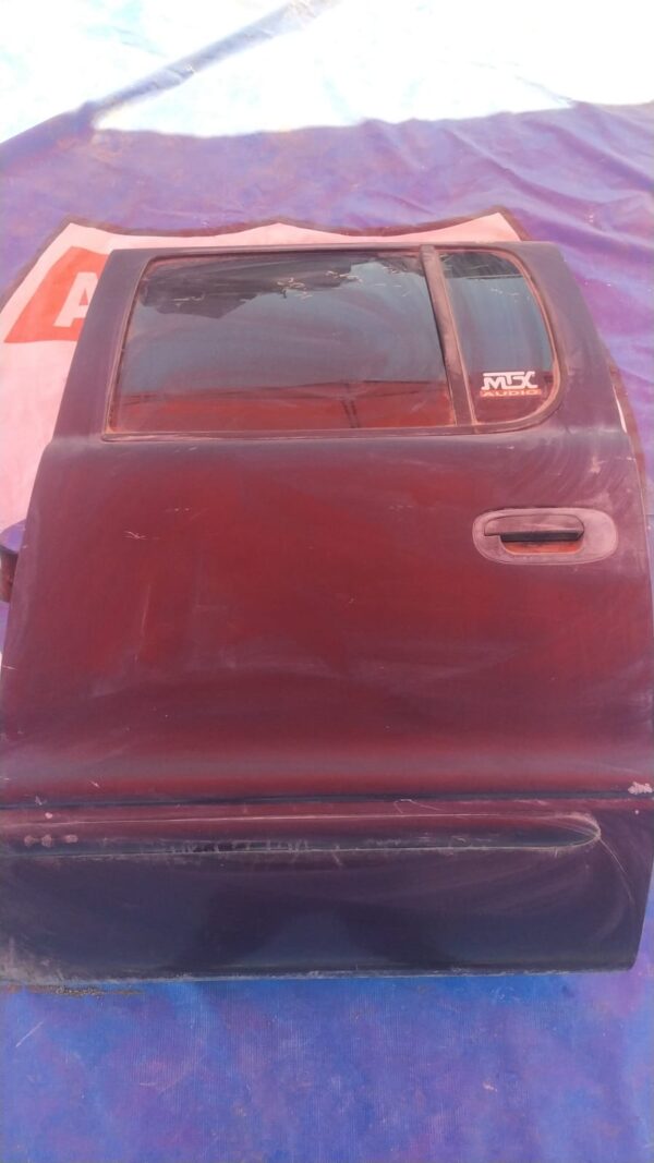 Dodge dakota 2000 puerta izquierda trasera