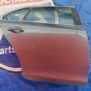 Jetta 2008 puerta derecha trasera
