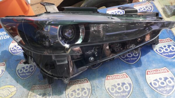 Mazda cx5 18-19 B-3017 foco derecho (Rack C-3 BODEGA