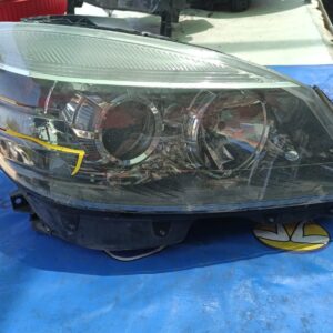 Mercedes c300 2008-2010 FOCO DERECHO B-9003 RACK C-3 BODEGA