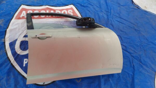 Infiniti G35 sedan 2007-2008 puerta derecha delantera / retrovisor