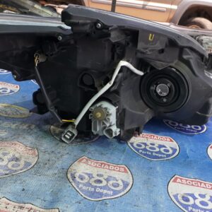 Prius 2014-2015 foco izquierdo B-0009 (Cerco)