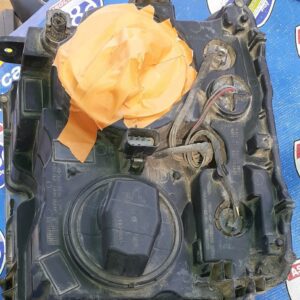 Chevrolet Silverado 2014-2018 foco (faro) derecho con detalles
