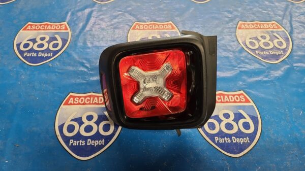 Mica derecha Renegade 15-17 B-4006 (Bodega)