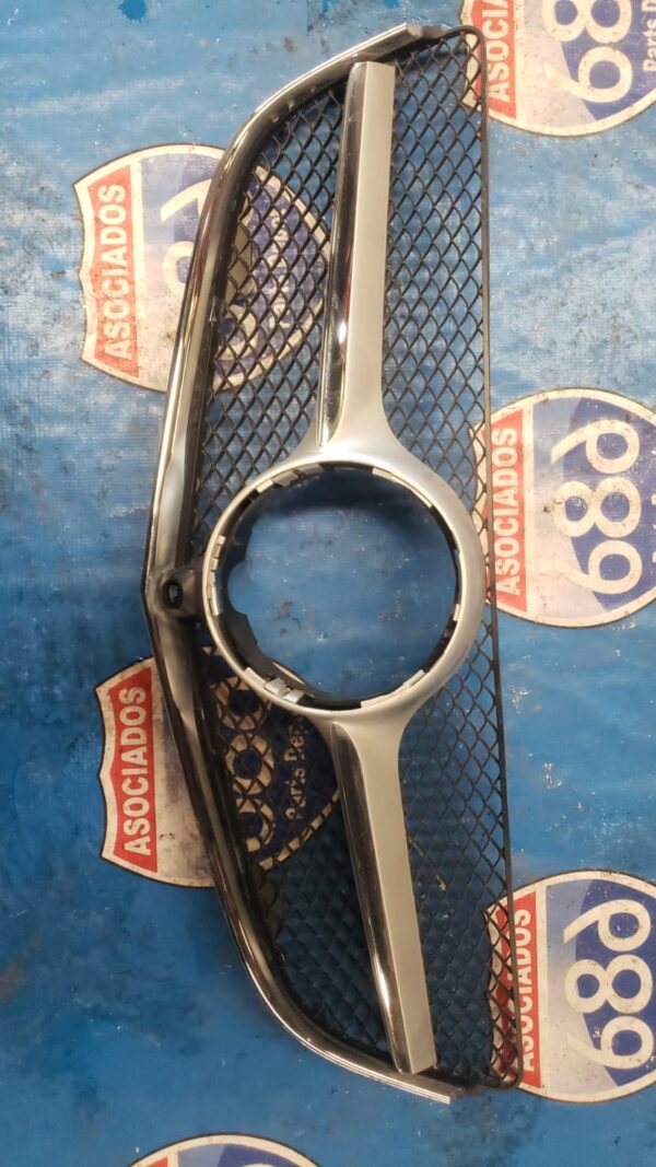 Parrilla Mercedes class w205 16-19 41152 (bodega)