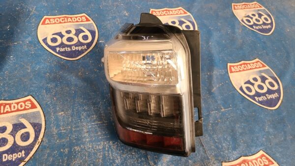 Mica izquierda 4runner 14-18 B2125 (bodega)