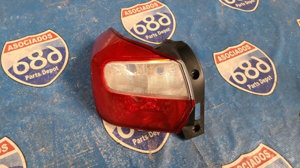 Mica izquierda subaru Impreza 12-16 B-2190 (bodega)