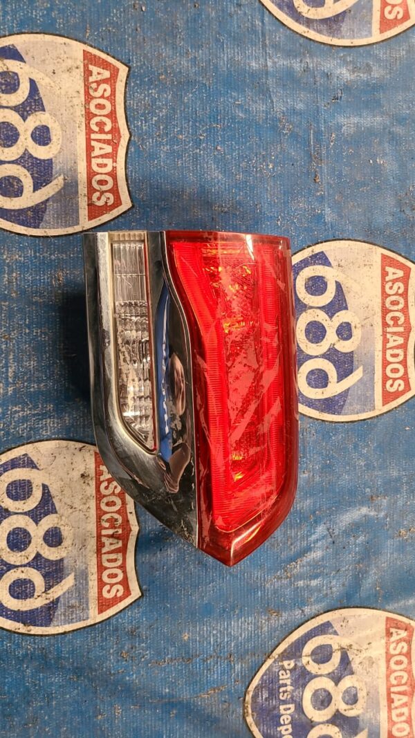 Mica de cajuela izquierda Grand cherokee 14-20 688110 (bodega)