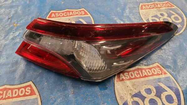 Mica derecha Camry 18-20 B-5068 (bodega)