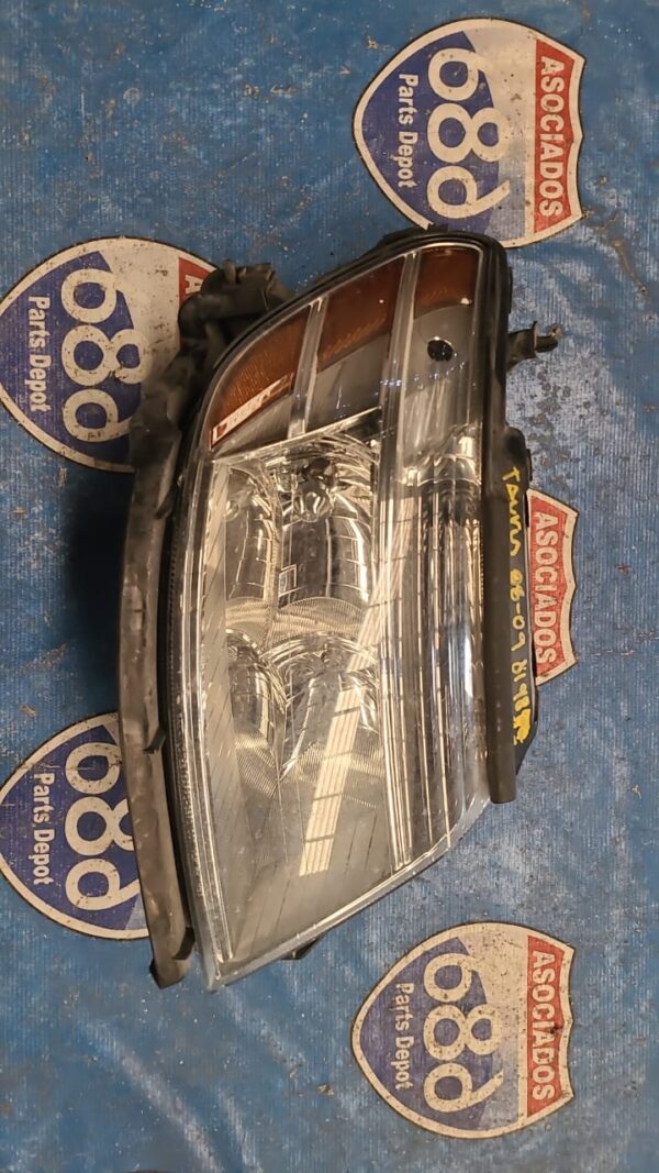 Foco derecho Taurus 08-09 019890 rack A1 (bodega)