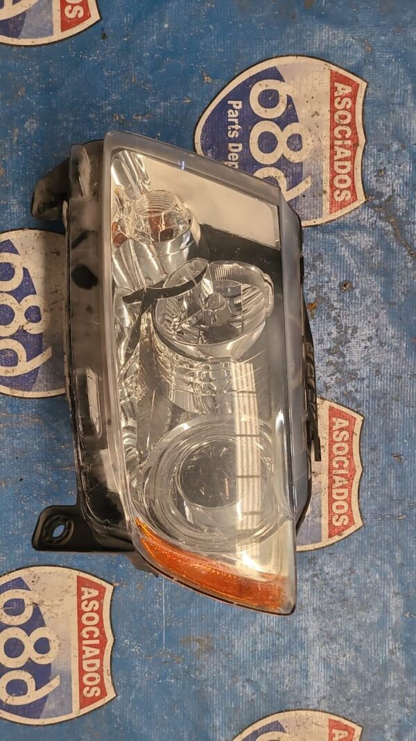Foco izquierdo Grand cherokee 11-13 019890 rack D3 (bodega)