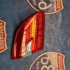 Mica de cajuela izquierda Sentra 16-19 019872 (bodega)