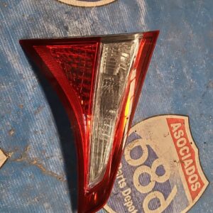 Mica de cajuela izquierda  Corolla 14-16 019877 (bodega)