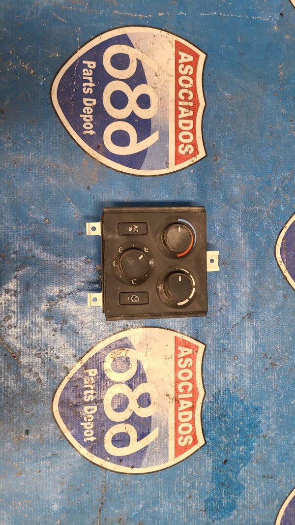 Control de ac volvo vnl64 21 019740 (bodega)