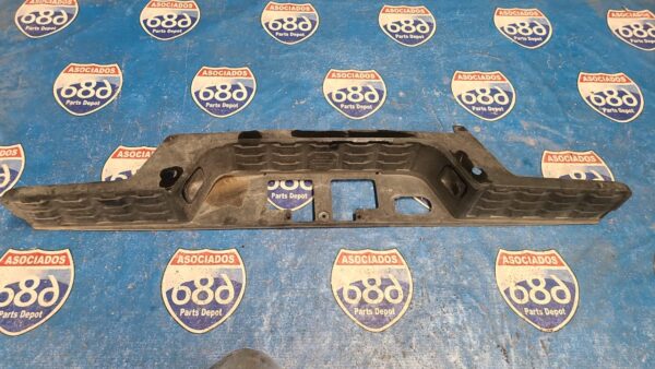 plastico de defensa trasera Tacoma 16-21 019693 (bodega)