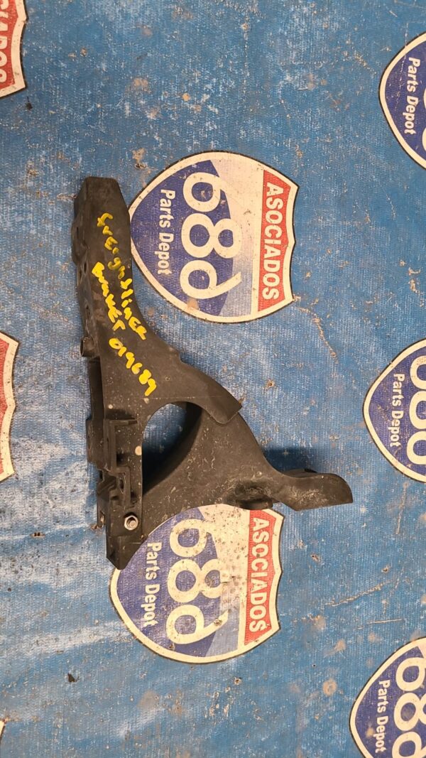 bracket de extensor Freinghtliner 019689 & 019688 (bodega)