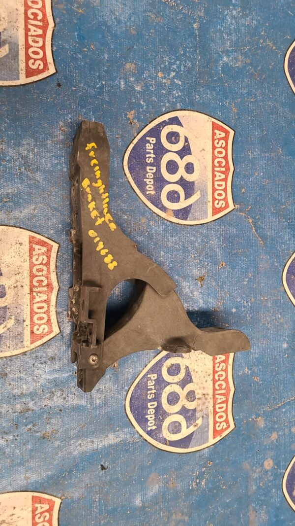 bracket de extensor Freinghtliner 019689 & 019688 (bodega)