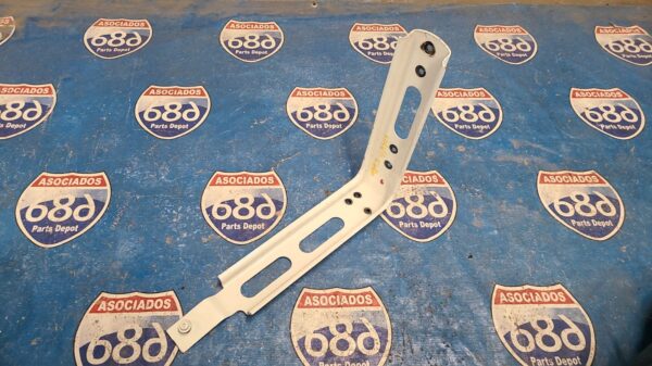 bracket Volvo vnl 20 019687 & 019686 (bodega)