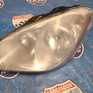 foco izquierdo Cascadia 15-17 019678 (Bodega)