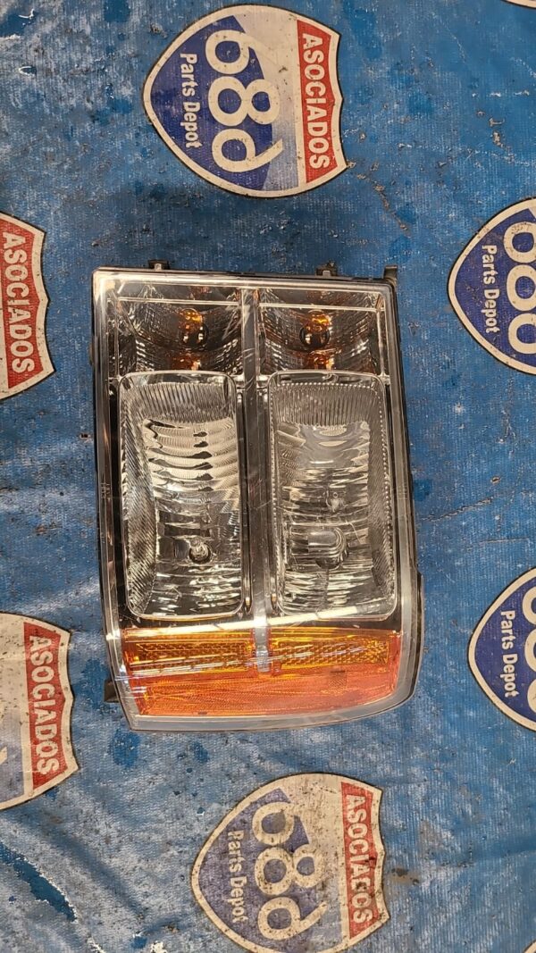 foco izquierdo sierra 07-14 141573 rack D4 (bodega)